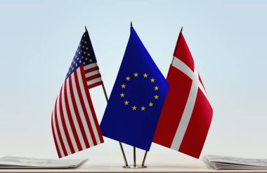 ABD ve eu bayrakları kağıtlarla ayakta  