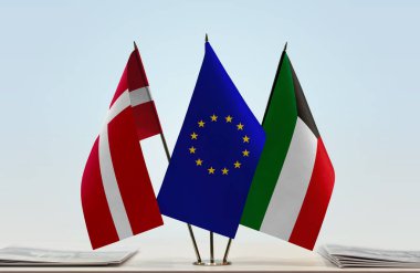 Danimarka Kuveyt ve eu bayrağı kağıtlarla birlikte hazır bekliyor