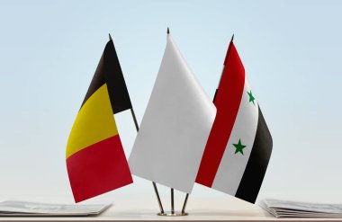 Belçika Suriye bayrakları kağıtlarla beklemede