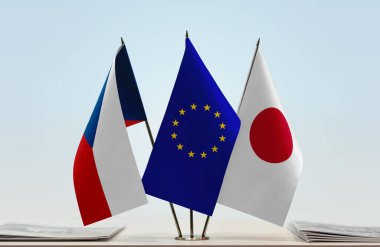 CR Japonya ve eu bayrağı kağıtlarla birlikte