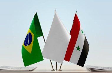  Suriye ve Brezilya 'nın bayrakları tezgahta   
