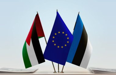 Estonya ve Ürdün bayrakları tezgahta   