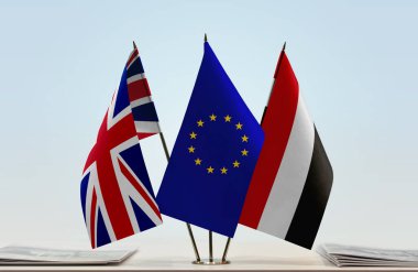 GB Yemen ve eu bayrağı evraklarla birlikte beklemede.