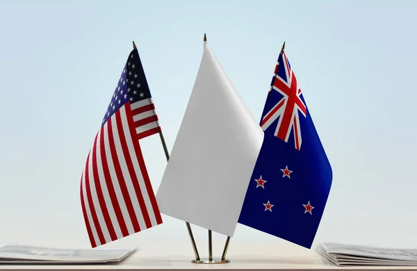 Nueva Zelanda Banderas Blancas Stand Con Papeles — Foto de Stock