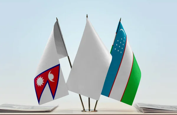 Bandeiras Usbequistão Stand Com Papéis — Fotografia de Stock