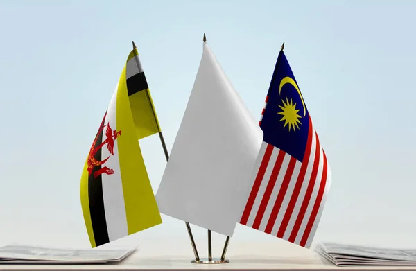 Malaysia Och Brunei Flaggor Monter Med Papper — Stockfoto