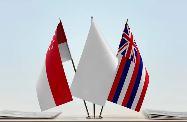 Hawaii Och Singapore Flaggor Monter Med Papper — Stockfoto