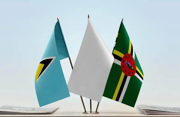 Saint Lucia Dominica Witte Vlaggen Standaard Met Papieren — Stockfoto