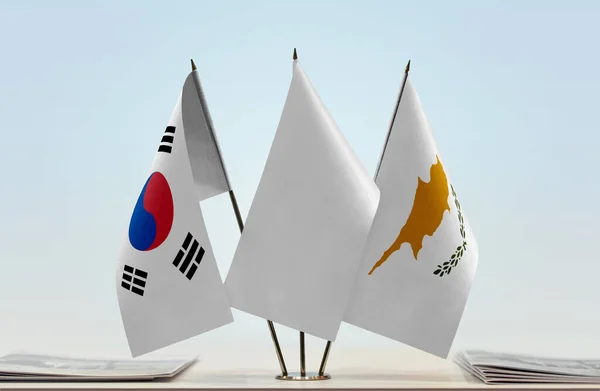 Güney Kore Kıbrıs Beyaz Bayraklar Belgelerle Ayakta — Stok fotoğraf