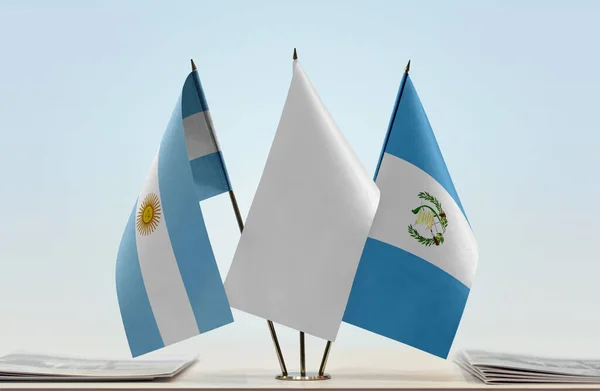 Argentina Guatemala Och Vita Flaggor Monter Med Papper — Stockfoto