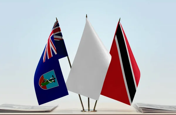 Монсеррат Тринідад Тобаго Прапори Стенді Паперами — стокове фото
