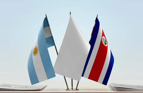 Argentina Costa Rica Bandeiras Brancas Stand Com Papéis — Fotografia de Stock