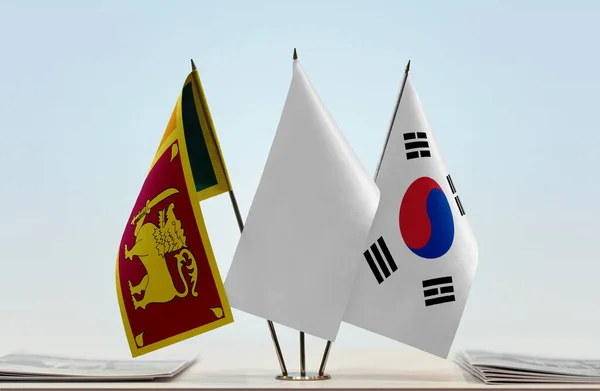 Sri Lanka Güney Kore Beyaz Bayraklar Kağıtlarla Ayakta — Stok fotoğraf