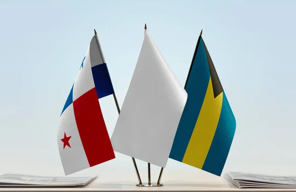 Panama Bahamas Drapeaux Blancs Sur Stand Avec Des Papiers — Photo