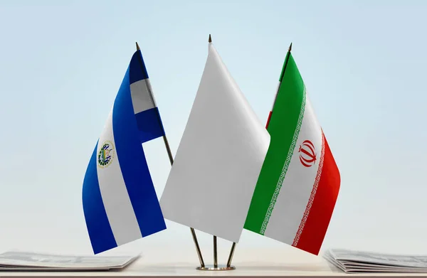 Salvador Irã Bandeiras Brancas Stand Com Papéis — Fotografia de Stock