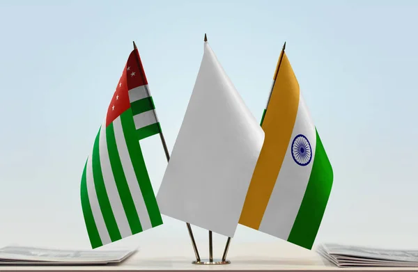 Αμπχαζία Ινδία Και Λευκές Σημαίες Στάση Χαρτιά — Φωτογραφία Αρχείου