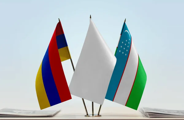 Uzbekistan Flaggor Monter Med Papper — Stockfoto