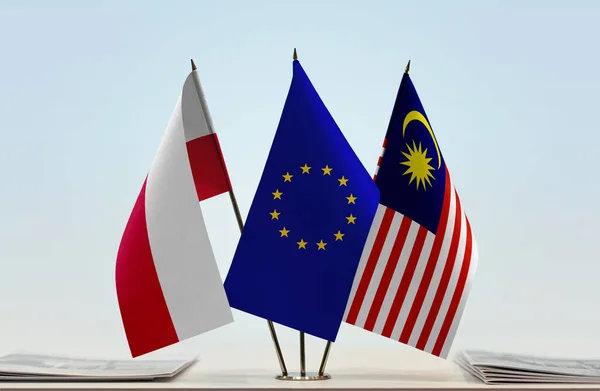 Polen Malaysia Och Flaggor Monter Med Papper — Stockfoto