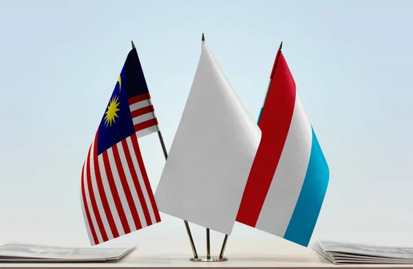 Malaysia Luxemburg Flaggor Monter Med Papper — Stockfoto