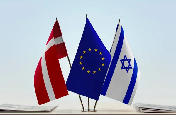 Dania Izrael Flaga Stoisku Papierami — Zdjęcie stockowe