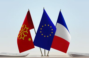 Occitania France ve eu bayrağı kağıtlarla birlikte hazır bekliyor