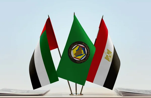 Флаги Оаэ Египет Стенде Бумагами — стоковое фото