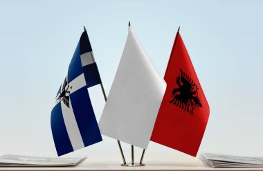 Kuzey Epirus Arnavutluk belgelerle ayakta duruyor