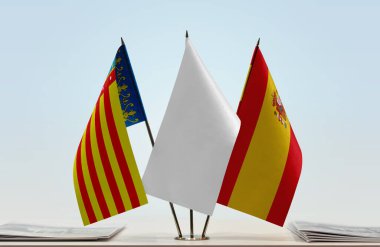 Valencia İspanya 'nın bayrakları tezgahta.