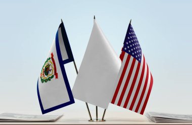 ABD, Batı Virginia ve beyaz bayraklar kağıtlarla ayakta