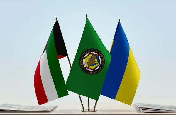 Ukraina Kuwait Flaggor Monter Med Papper — Stockfoto