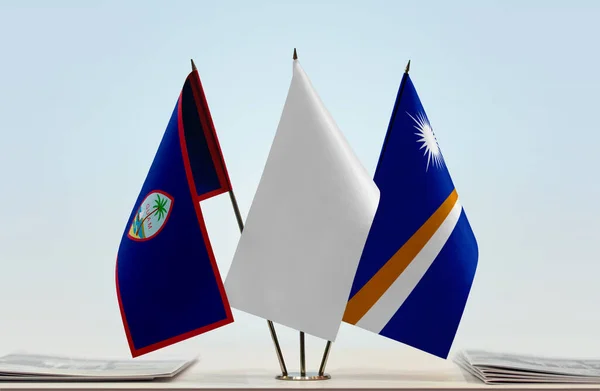 Guam Islas Marshall Banderas Blancas Stand Con Papeles — Foto de Stock