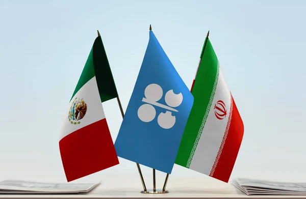 México Bandeiras Irã Stand Com Papéis — Fotografia de Stock