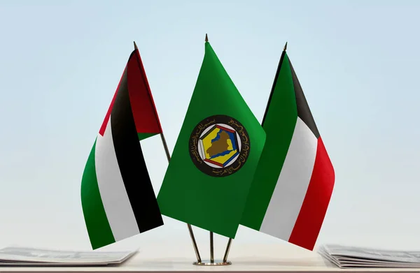 Palestina Kuwait Bandiere Stand Con Carte — Foto Stock