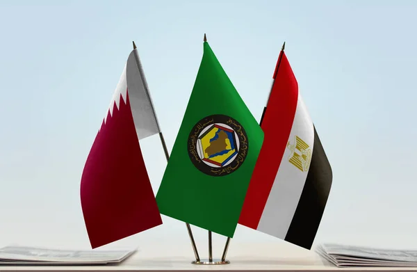 Флаги Катара Египет Стенде Бумагами — стоковое фото