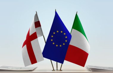 ROF İtalya ve eu bayrağı kağıtlarla hazır bekliyor