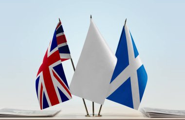 Birleşik Krallık İskoçya bayrakları kağıtlarla ayakta