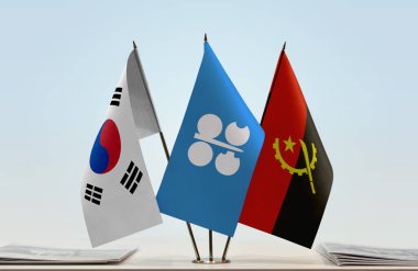 Angola, Güney Kore ve OPEC bayrakları evraklarla birlikte beklemede  