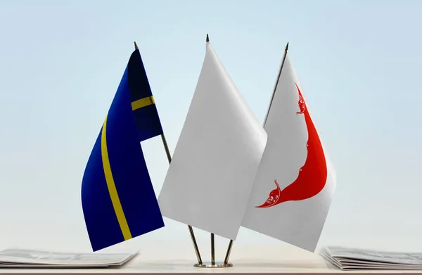 Île Pâques Nauru Drapeaux Blancs Sur Stand Avec Des Papiers — Photo