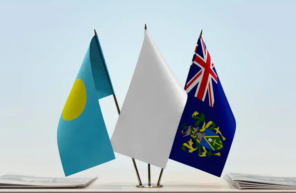 Palau Islas Pitcairn Banderas Blancas Stand Con Papeles — Foto de Stock
