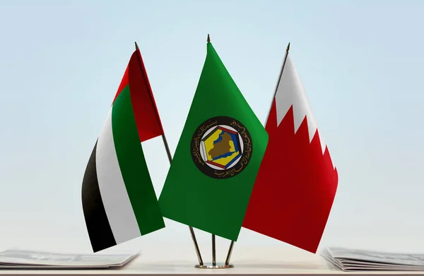 Bandeiras Bahrein Dos Emirados Árabes Unidos Stand Com Papéis — Fotografia de Stock