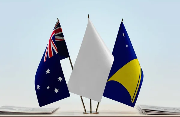 Australia Tokelau Banderas Stand Con Papeles —  Fotos de Stock