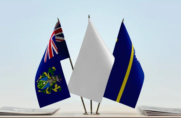 Islas Pitcairn Nauru Banderas Blancas Stand Con Papeles — Foto de Stock