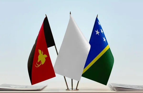 Papua Nya Guinea Salomonöarna Och Vita Flaggor Monter Med Papper — Stockfoto