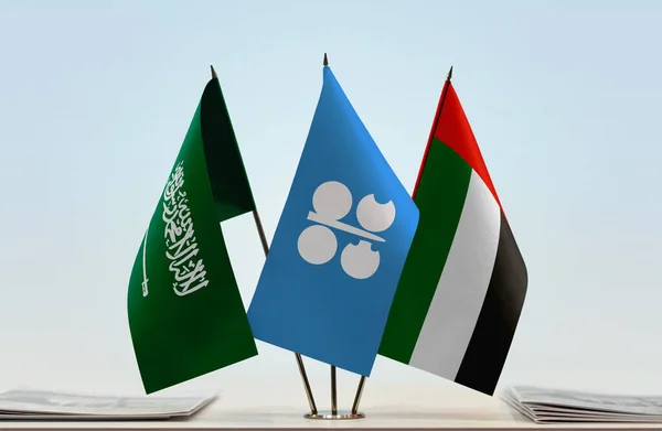 Saoedi Arabië Vae Vlaggen Tribune Met Papieren — Stockfoto