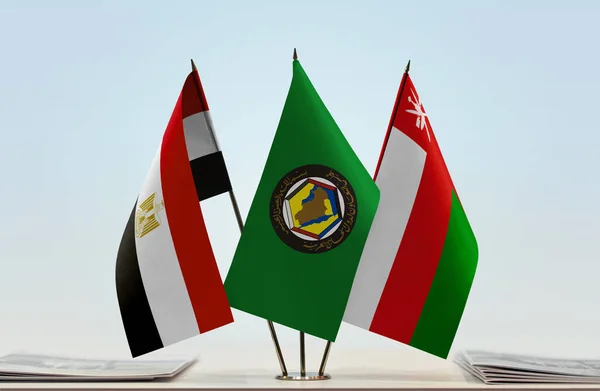Египет Оман Флаги Стенде Бумагами — стоковое фото