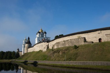 Pskov Kremlin, Pskov / Rusya - 18 Haziran 2018: yaz aylarında güneşli bir hava görünümünde