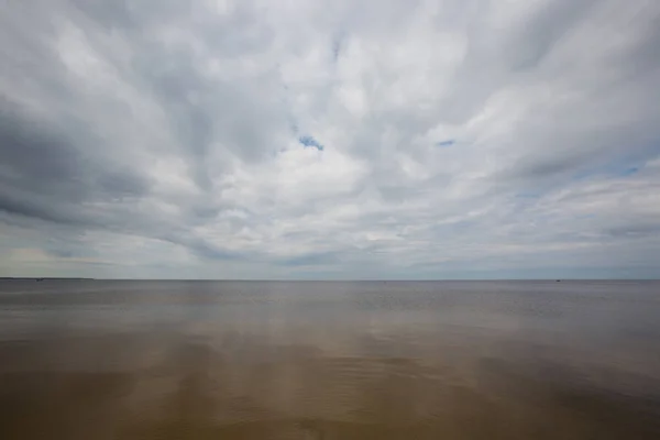 Ужасная Погода Величественными Облаками Над Озером Пейпси — стоковое фото