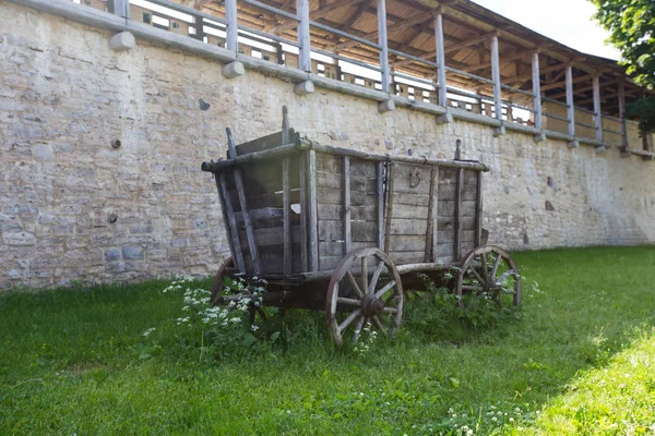 Izborsk Pskov Russia 2018 Veduta Delle Antiche Mura Della Fortezza — Foto Stock