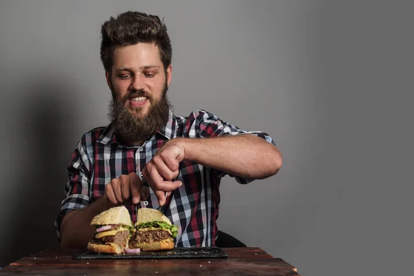 Man Eating Fresh Self Made Burger Close — Stock Photo, Image