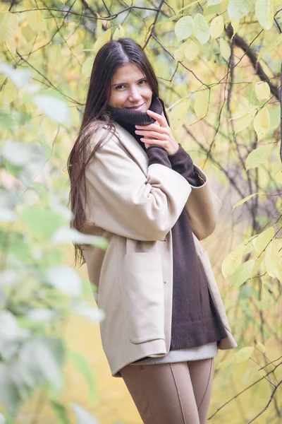 Saison Und Personenkonzept Schöne Glückliche Junge Frau Herbstpark — Stockfoto